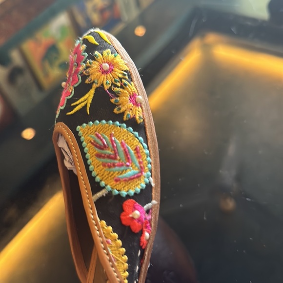 NWT Gorgeous Hand made Pure Leather Mojaris with beautiful embroidery! Size 38 - Picture 9 of 14